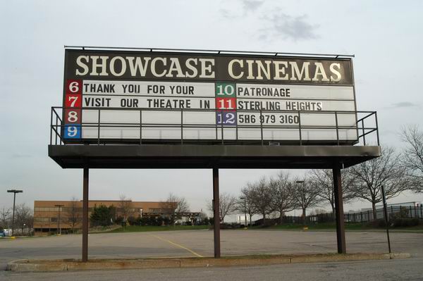Showcase Cinemas Pontiac 6-12 - April 2003 (newer photo)